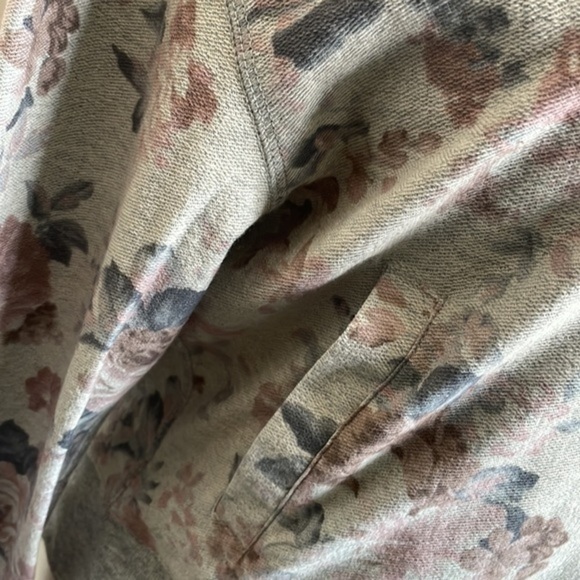 Catherine women faded floral print gray long sleeve zip Sz Medium NWT - Picture 4 of 5